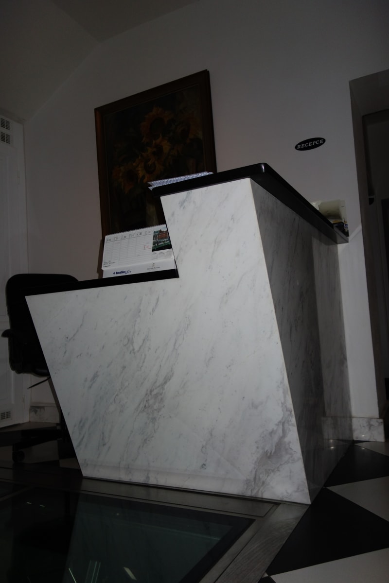 Barové a recepční pulty - realizace 7